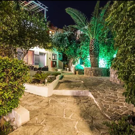 Gorgeous For 2 People, Swimming Pool And Sea View *