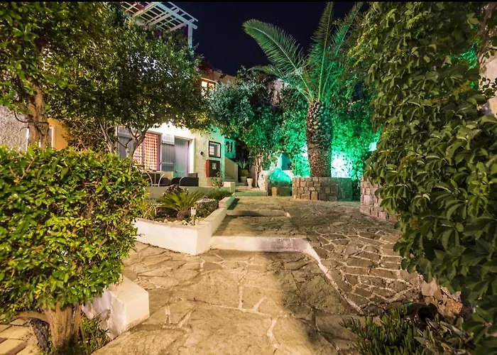 Gorgeous For 2 People, Swimming Pool And Sea View *