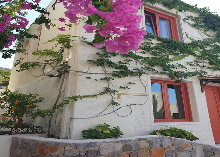 Gorgeous For 2 People, Swimming Pool And Sea View Appartamento